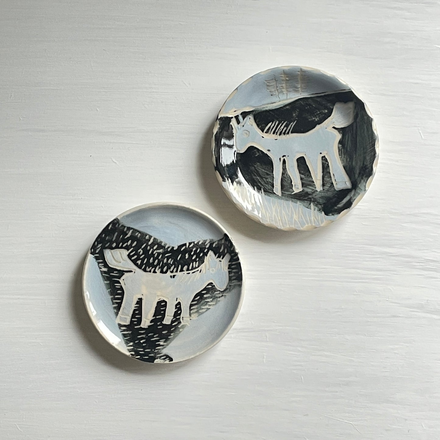 Pair of little plates for sushi, rings, cakes, wall display in soft blue and black